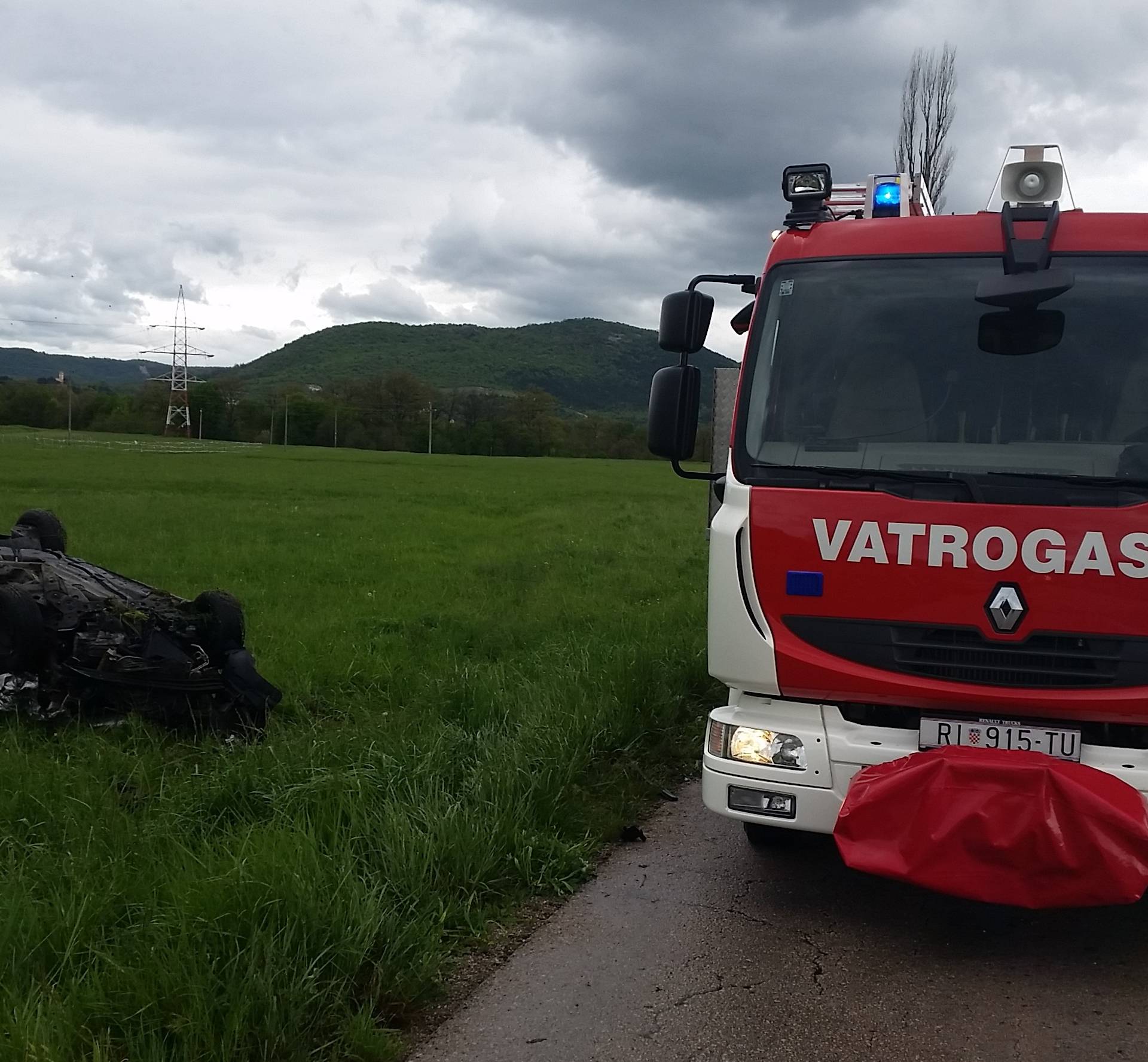 Sudarila se dva auta: Četvero ozlijeđenih, jedna osoba teže