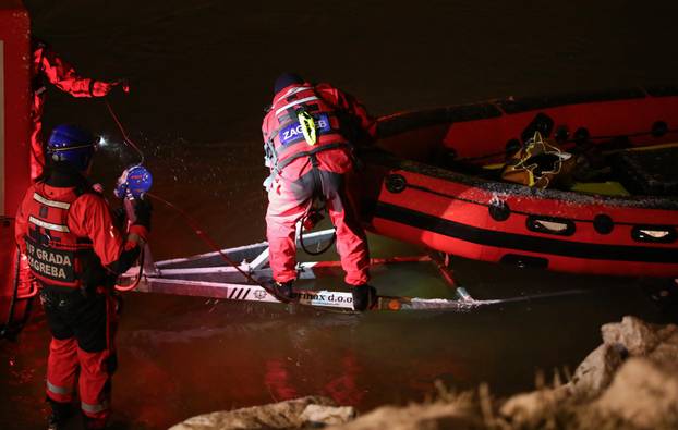 Zagreb: Zbog loših vremenskih uvjeta obustavljena potraga u rijeci Savi
