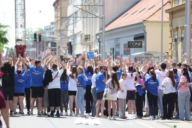 Osijek: Još jedna generacija je otplesala quadrillu u centru grada