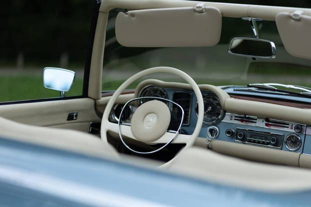 FOTO Automobil iz 1968. privlači pažnju po Zagrebu! Prodaje se za 235.000 €. Daju ga i za stan