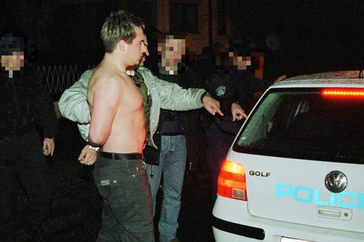 Strava iz Mla&dstrok;anovih bilje&zcaron;nica: 'Lomio bih im kosti i rezao joj uho dok na drugo &scaron;ap&cacute;em...'