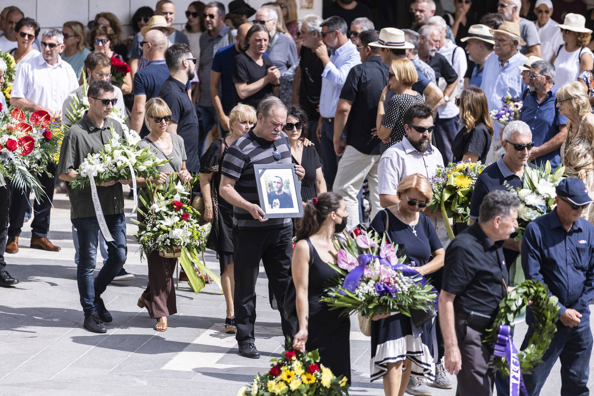 Split: Posljednji ispraćaj novinara Vladimira Matijanića na groblju Lovrinac