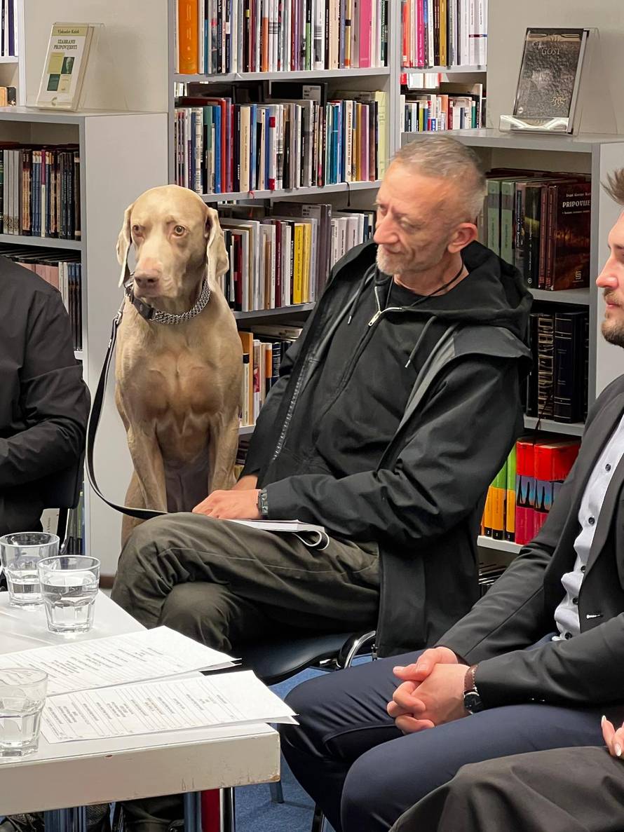 FOTO Svećenik Željko Lovrić: 'Društvo mi svaki dan prave Slavica i moj pas Dante..'