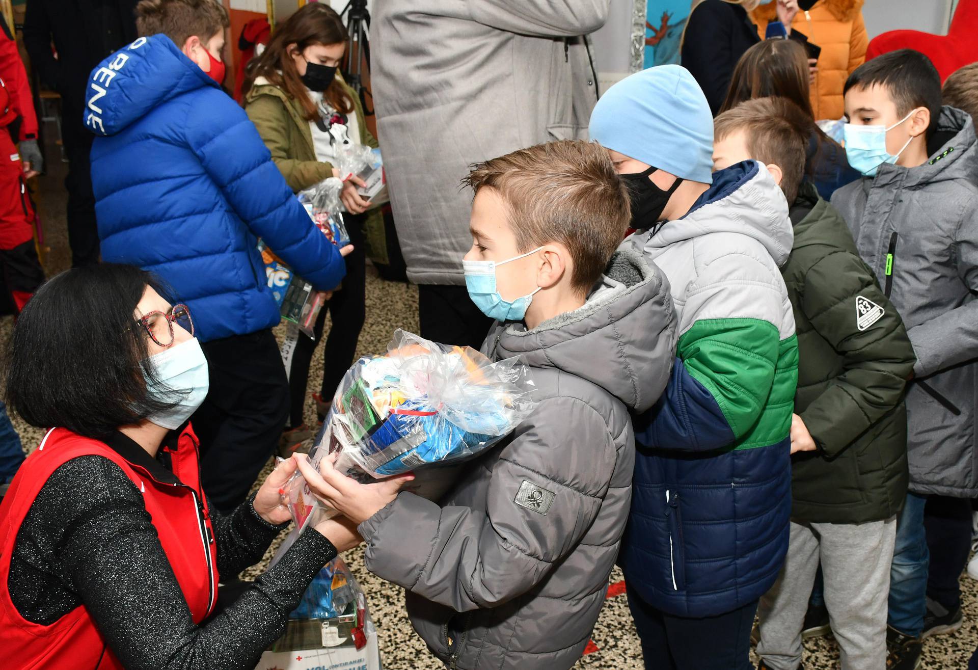 Crveni križ darovao mališane s potresom pogođenih područja