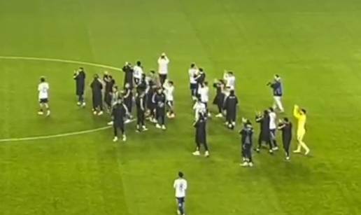 VIDEO Hajduk čak 42 dana nije igrao na Poljudu. Evo kako su nogometaši pozdravili Torcidu