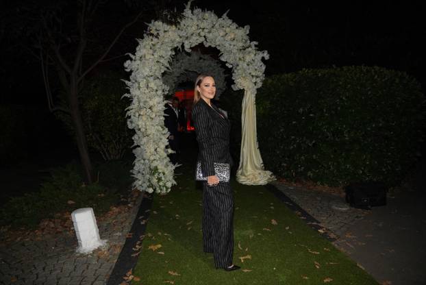 Beograd: Aleksandra Prijović prvi put u javnosti nakon rođenja kćeri 