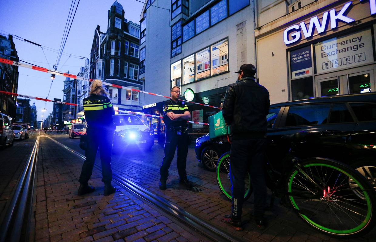 Nizozemski novinar kojem su pucali u glavu je u kritičnom stanju, uhićeno je troje ljudi