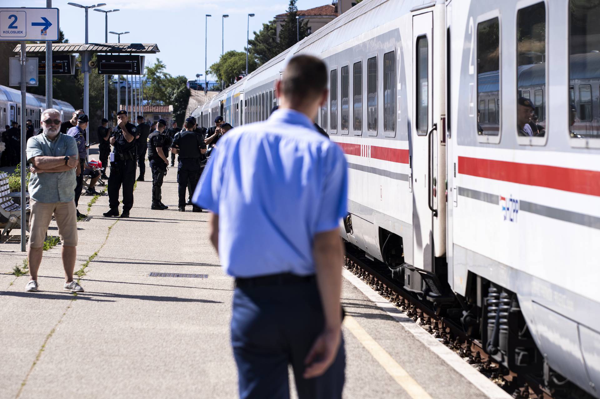 Split: Navijači Hajduka Bilim vlakom kreću prema Zagrebu na utakmicu Superkupa