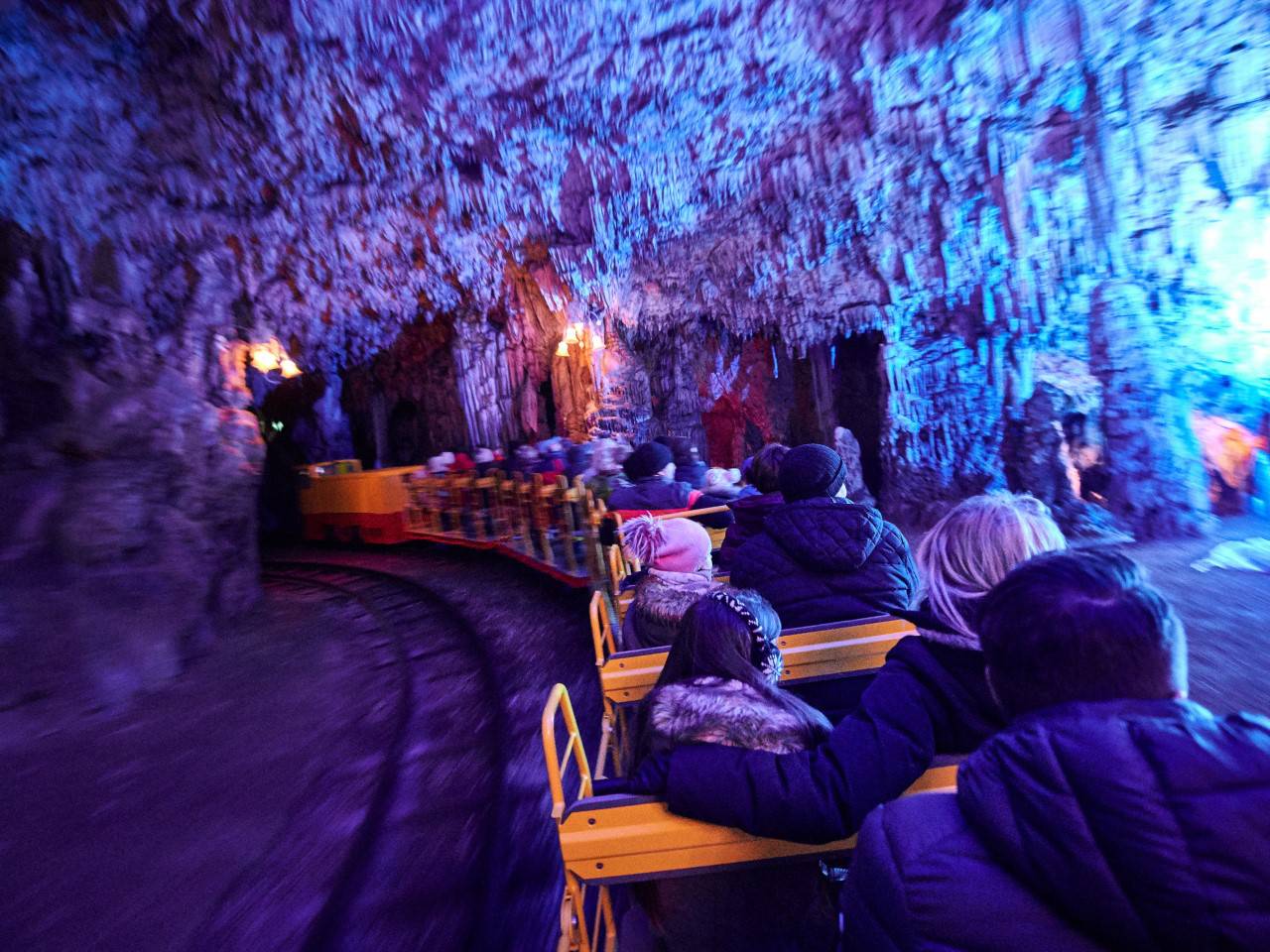 Postojnska jama pretvara se za Božić u čarobnu  pozornicu dugu čak pet kilometara