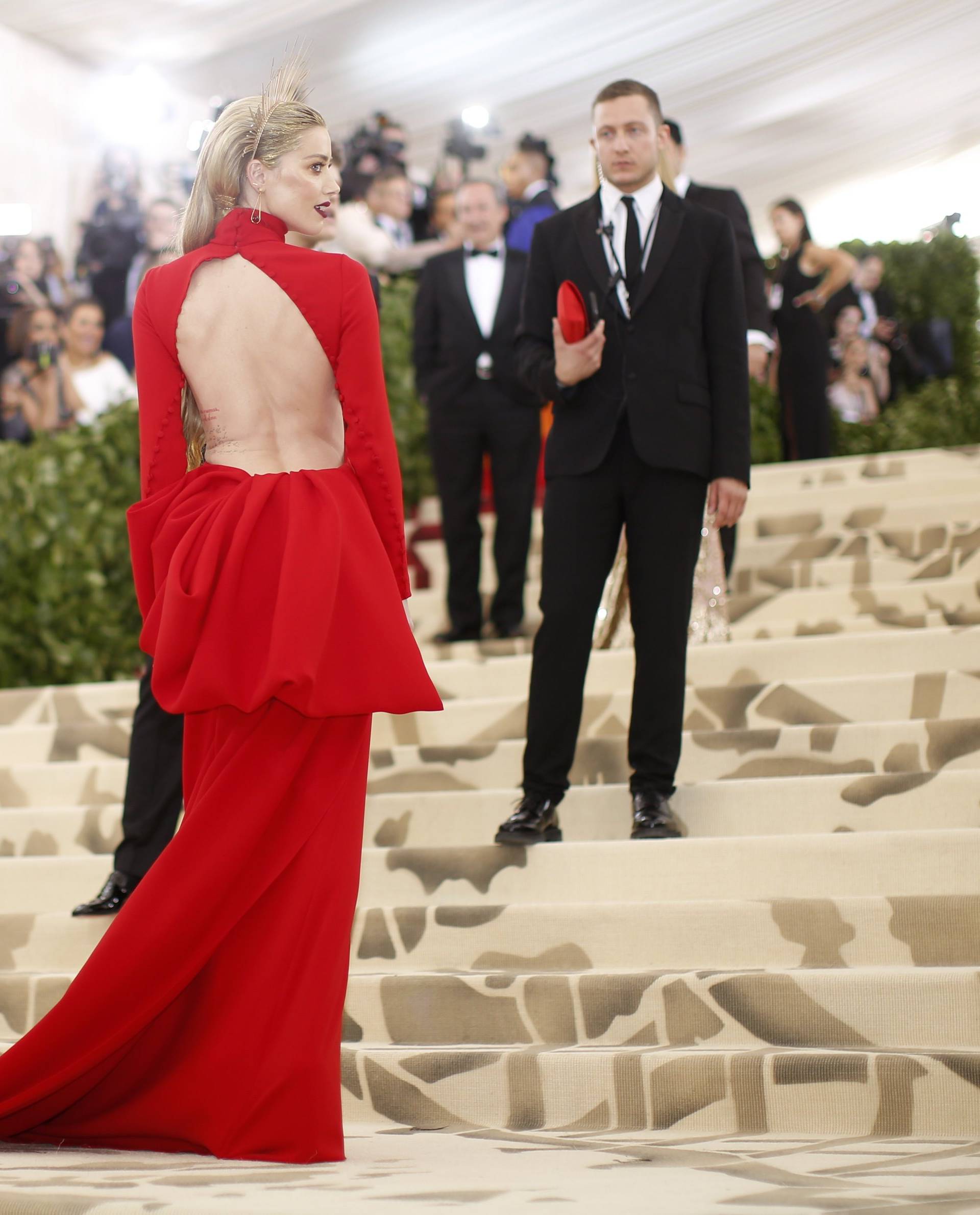 The Met Gala 2018 âHeavenly Bodies: Fashion and the Catholic Imaginationâ