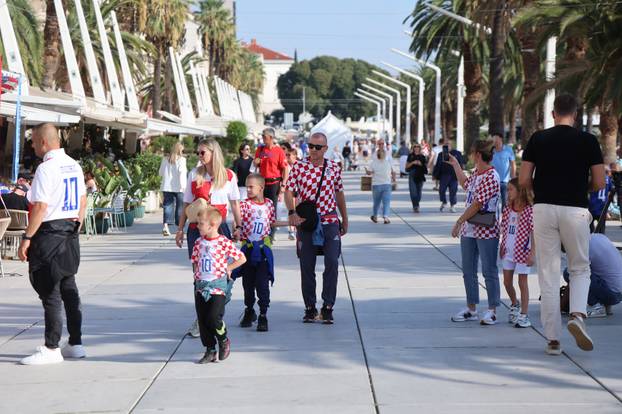 Split: Navijači hrvatske reprezetacije na Rivi