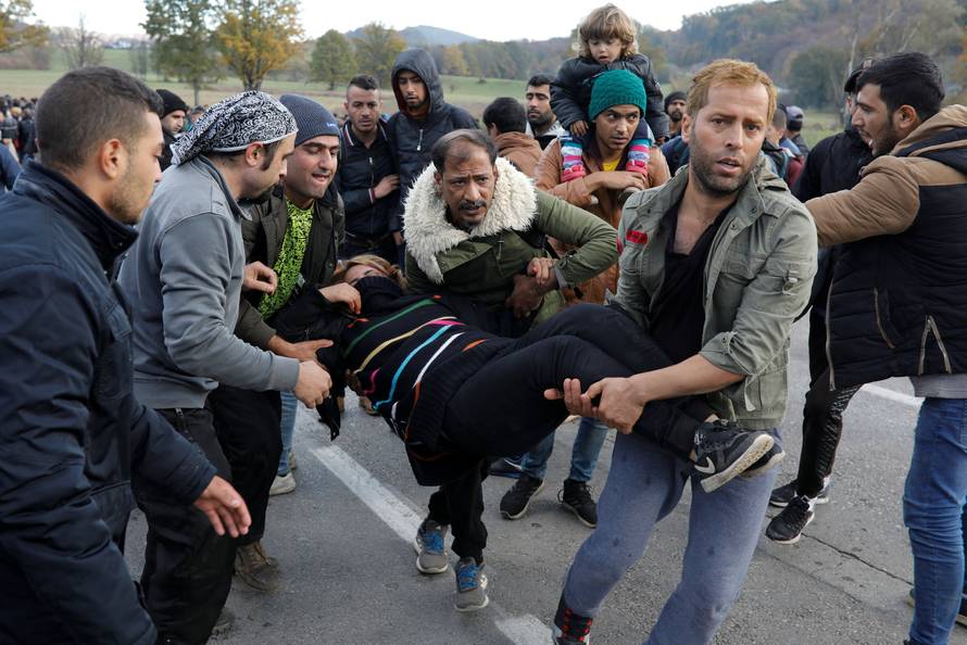 Migrants at the Maljevac border crossing between Bosnia and Croatia