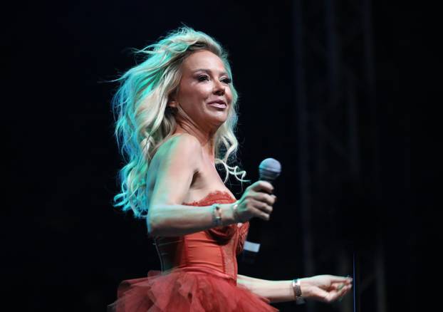 Knin: Koncertom Mate Bulića i Maje Šuput završena proslava Dana pobjede i domovinske zahvalnosti