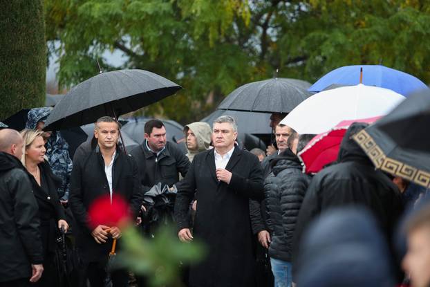 Škabrnja: Predsjednik Zoran Milanović na obilježavanju 33. obljetnice stradanja Škabrnje 