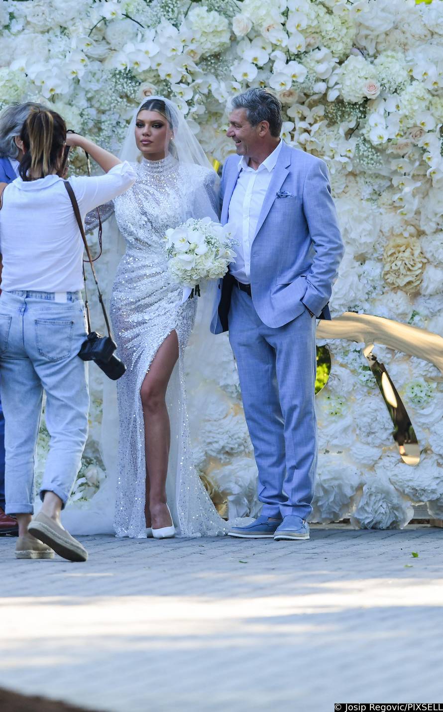 EKSKLUZIVNE FOTOGRAFIJE Varaždin: Vjenčanje Dine Dragije i Tina Jedvaja u dvorcu Leitner