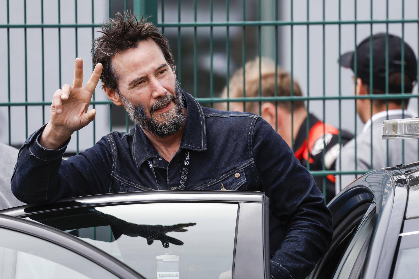 MotoGP Sachsenring: Keanu Reeves s djevojkom na motoutrci