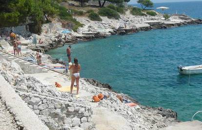 Fekalije zagadile more na otoku Čiovu kod Trogira
