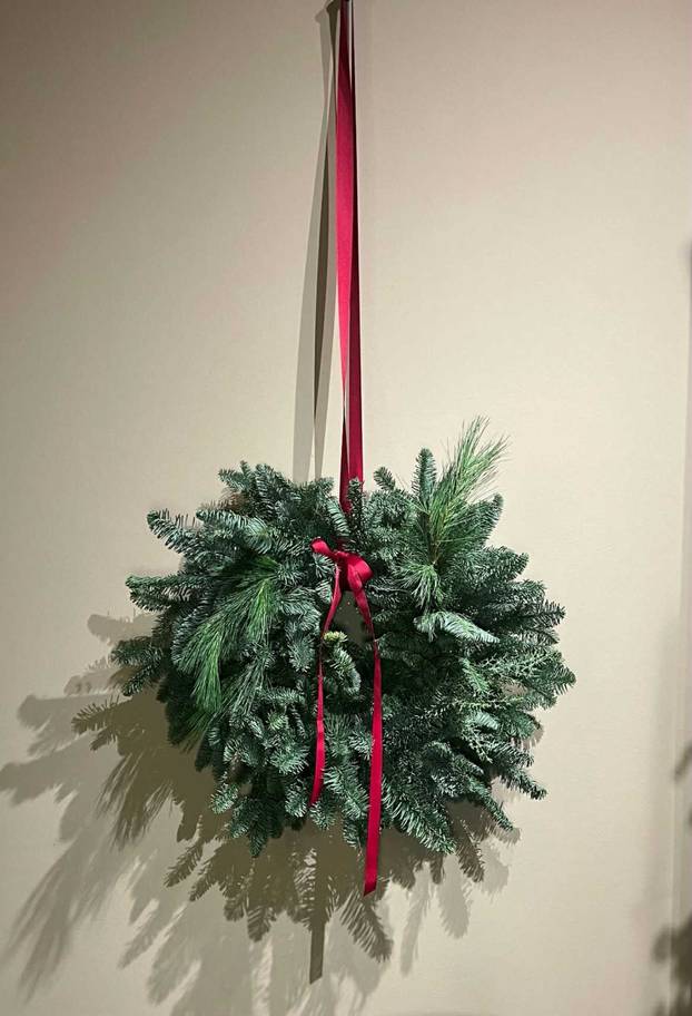 FOTO Domaći kreativci svojim vijencima za vrata stvaraju blagdansku magiju već na ulazu