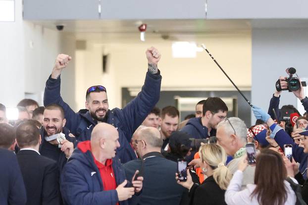 Zagreb: Rukometaši sletjeli u zračnu luku nakon osvojenog srebra na Svjetskom prvenstvu