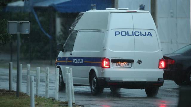 Zagreb: Tolušić uhićen, u Ured europskog tužitelja stigao je policijski kombi