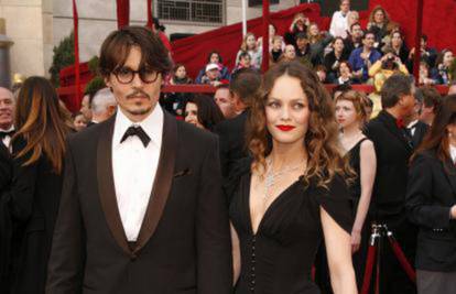 Bili su nesretni u vezi: J. Depp i Vanessa dugo ne žive skupa