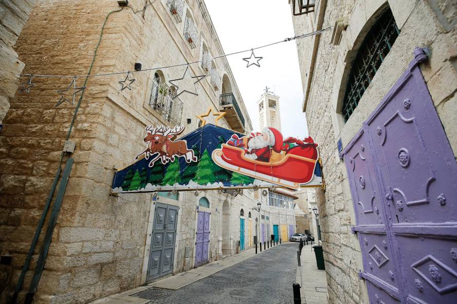 FOTO Betlehemske ulice puste, tek malobrojni zapjevali pjesme