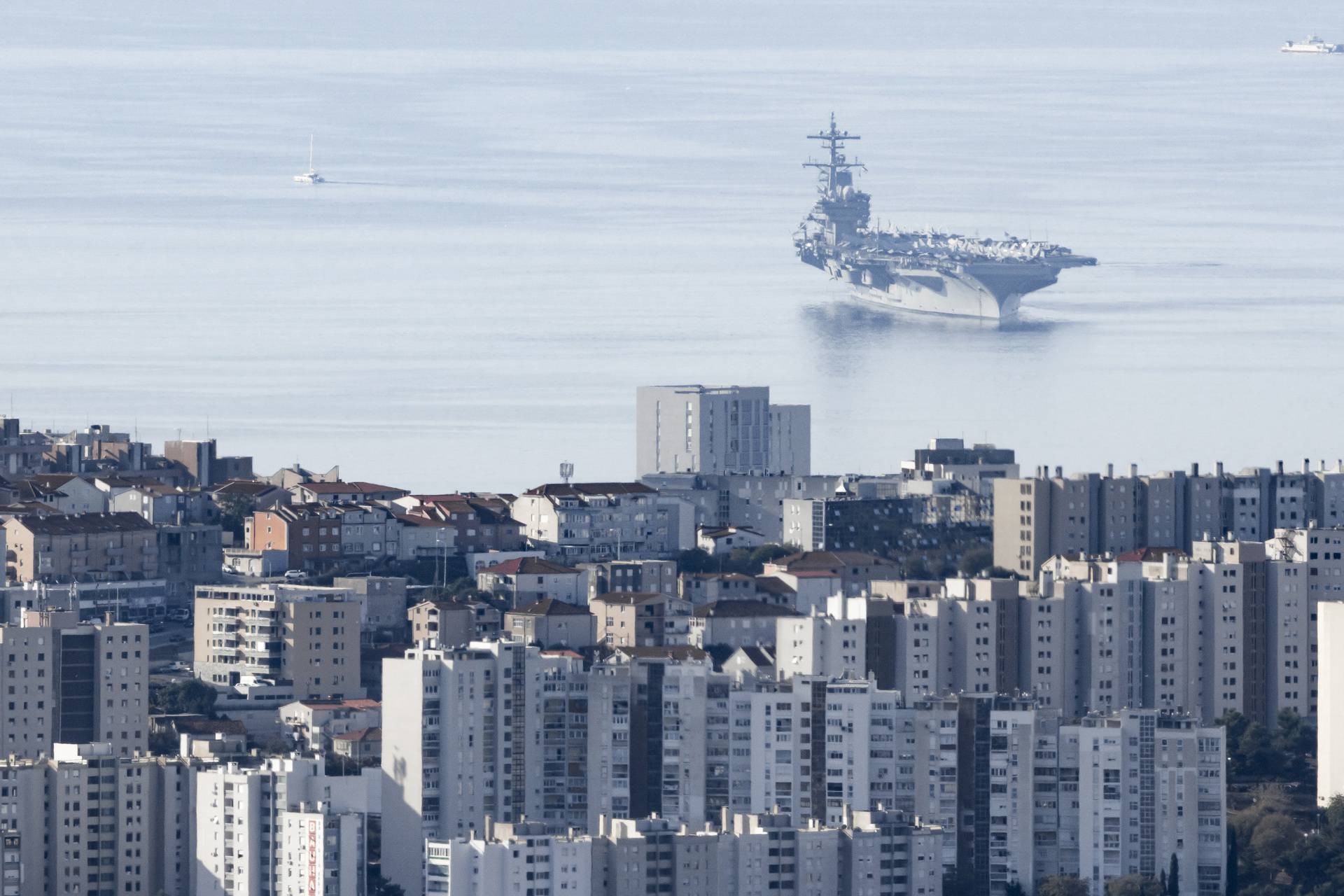 U Split uplovio najveći američki nosač aviona USS George H.W. Bush 