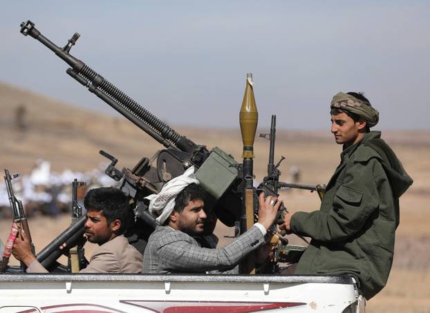 Houthis graduate new tribal recruits amid tensions in Red Sea