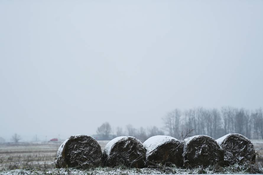 Snijeg u unutrašnjosti, a na Jadranu pljuskovi i grmljavina