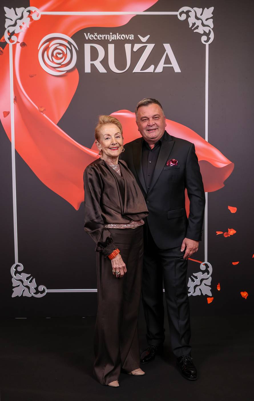 Zagreb: Uzvanici na dodjelu medijske nagrade "Večernjakova ruža" u Hrvatskom narodnom kazalištu