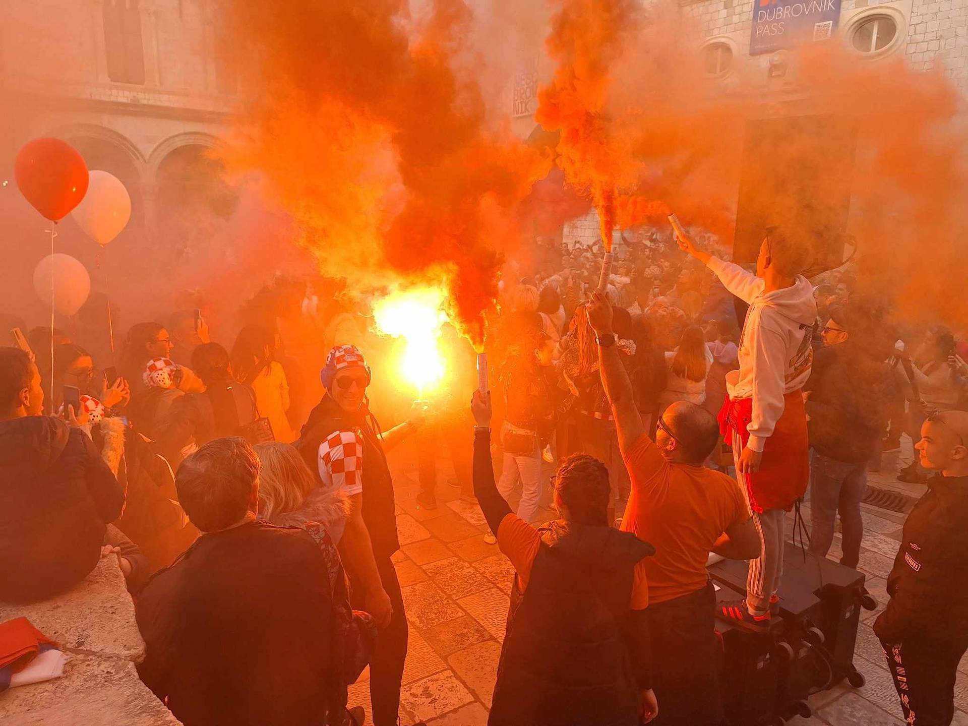 VIDEO Spektakularne scene sa Straduna. Pogledajte kako je Dubrovnik dočekao 'barakude'