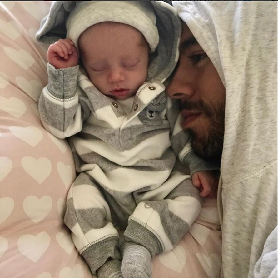 Iglesias i Kournikova objavili fotke blizanaca: 'Naša sunca'