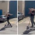 VIDEO Ovo ima samo u Omišu! Vozi ručak na ramenu ispred policije: 'Ni janje nema kacigu'