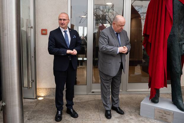 Zagreb: Otkriven spomenik Antuna Branka &Scaron;imi&cacute;a