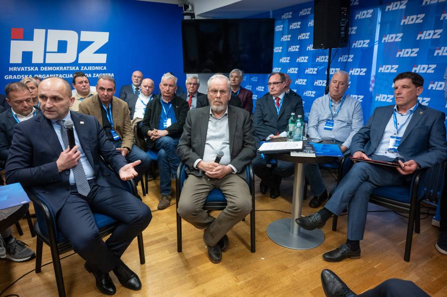 Zagreb: Tribina Zajednice utemeljitelja HDZ-a "Dr. Franjo Tuđman" na temu "Može li se Hrvatska sutra obraniti?"