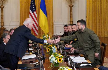 Američki Senat danas  odobrava mega-paket za pomoć Ukrajini?  Biden Zelenskom: Stiže brzo!