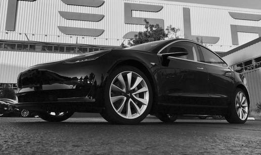 Tesla dijeli tisuće otkaza: Žele spustiti cijenu svog Modela 3