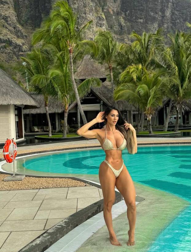 Savršeno isklesana! 'Liječnik mi je s 12 godina preporučio utege'