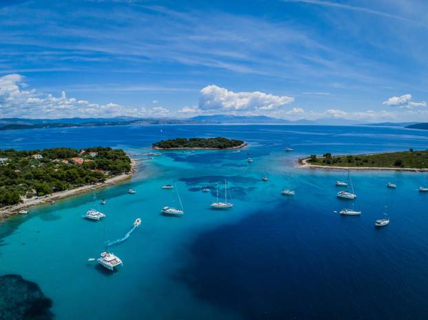 Fotografije iz zraka uvale Krknjaši na Drveniku Velom