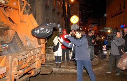 Miletić i u utorak nastavio čistiti ulice Pule od smeća