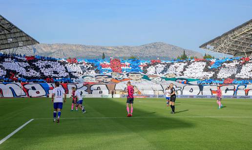 FOTO Navijači Hajduka razvili koreografiju za 74. rođendan: 'Otac ulica, majka Torcida...'