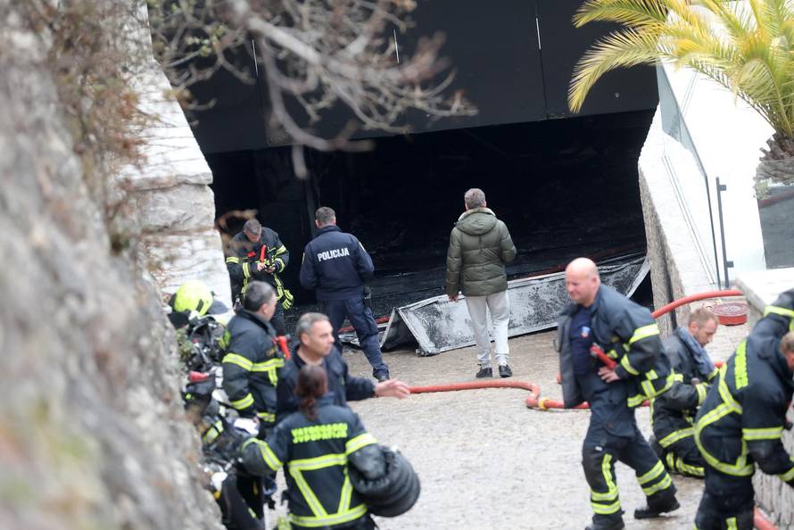 Opatija: U garaži luksuzne vile izgorjela tri skupocjena vozila