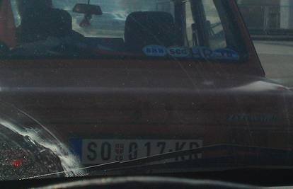 Vozač iz Srbije ima naljepnice država koje više ne postoje