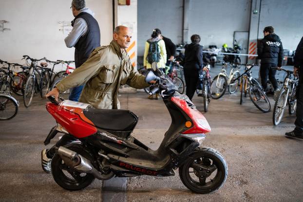 Zagrebačka policija organizirala je  javnu prodaju pronađenih predmeta kojima je istekao rok čuvanja