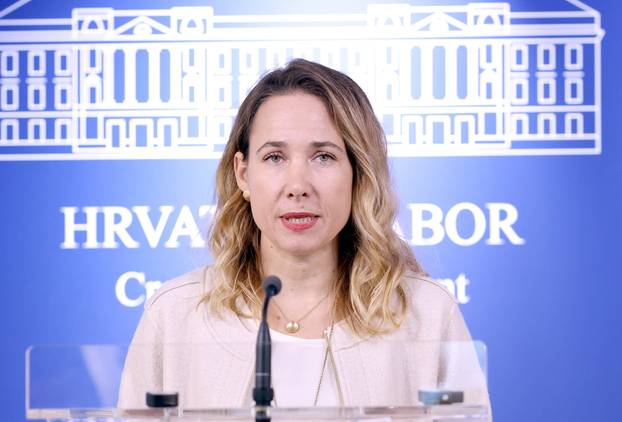 FOTO Ofarbali smo političarke! Pogledajte Kolindu kao crnku, a tek Mirelu Holy kao plavušu...