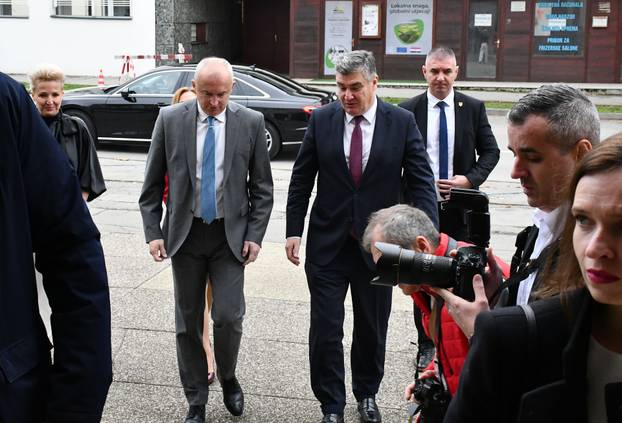 FOTO Pogledajte kako policija privodi gradonačelnika Grgića u prostorije USKOK-a u Osijeku