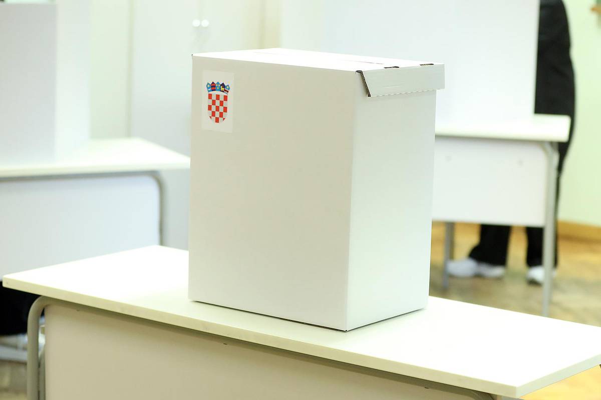 Prijevremeni izbori u Rogoznici, a od 6 kandidata troje su prezimenjaci 'Živković'