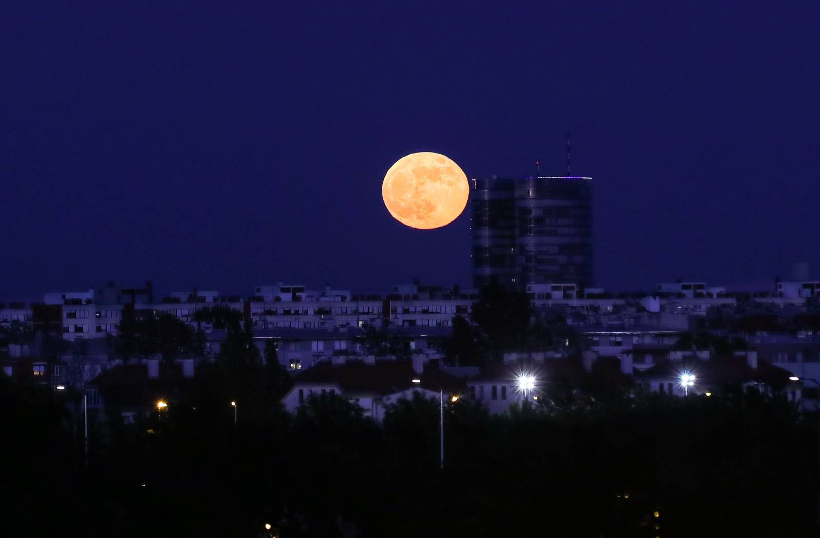 "Krvavi mjesec" iznad Zagreba