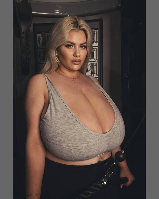 FOTO Grudi joj rastu iz dana u dan: 'Više im ne znam veličinu, nosim grudnjake po mjeri'