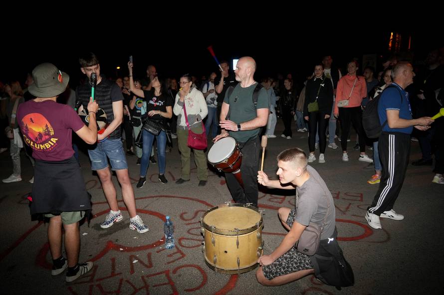 Beogradski studenti  nastavlju prosvjed ispred Radio-televizije Srbije na Košutnjaku
